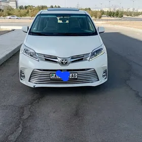 Toyota Sienna 2018