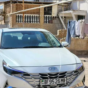 Hyundai Elantra 2022