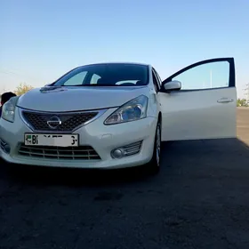Nissan Tiida 2013