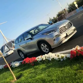 Toyota Highlander 2021