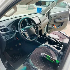 Mitsubishi L200 2021