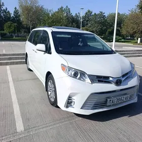 Toyota Sienna 2018