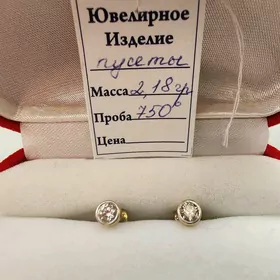 Золотые серьги с Бриллиантом
