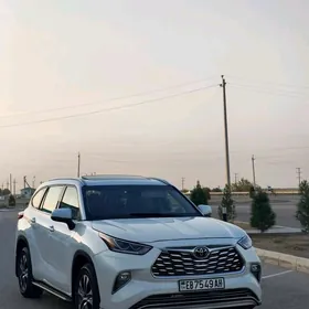 Toyota Highlander 2022