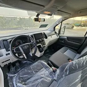 Toyota Hiace 2025