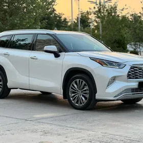 Toyota Highlander 2021