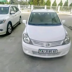 Nissan Tiida 2010