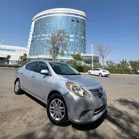 Nissan Versa 2012