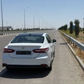 Toyota Camry 2018
