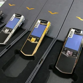 Vertu Signature