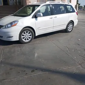 Toyota Sienna 2004