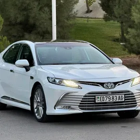 Toyota Camry 2021