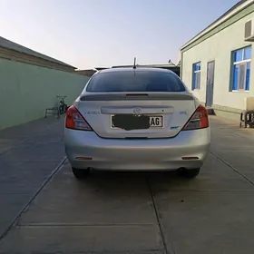 Nissan Versa 2013