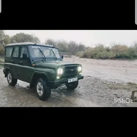 UAZ 469 2004