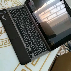 Toshiba poluplanset ultrabook