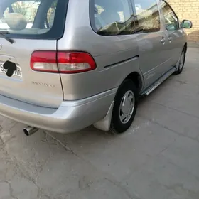 Toyota Sienna 2001