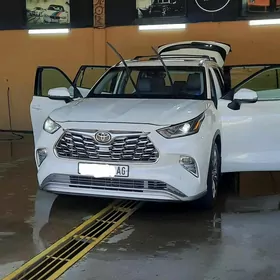 Toyota Highlander 2021