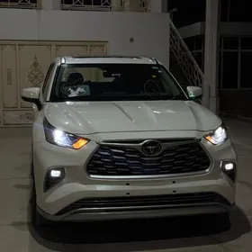 Toyota Highlander 2021