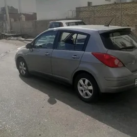 Nissan Versa 2012