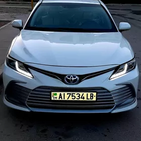 Toyota Camry Hybrid 2021