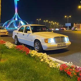Mercedes-Benz E320 1989
