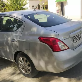 Nissan Versa 2012