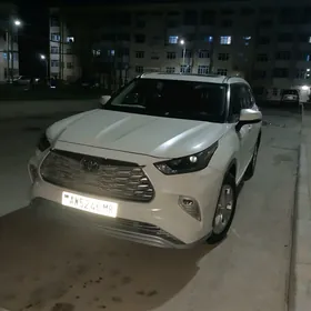 Toyota Highlander 2021