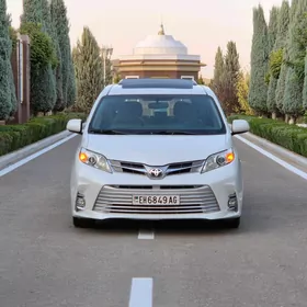 Toyota Sienna 2017