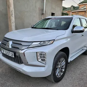 Mitsubishi Pajero 2020