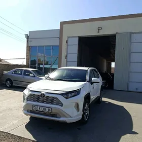 Toyota RAV4 2023