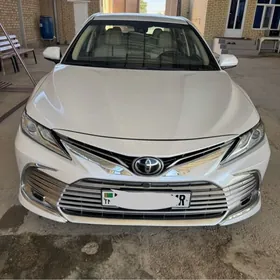 Toyota Camry 2021