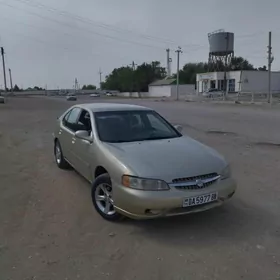 Nissan Altima 1998