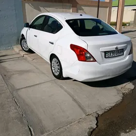 Nissan Versa 2012