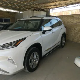 Toyota Highlander 2022