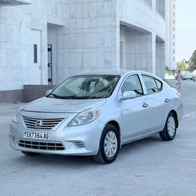 Nissan Versa 2011