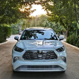 Toyota Highlander 2021