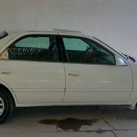 Toyota Camry 2000