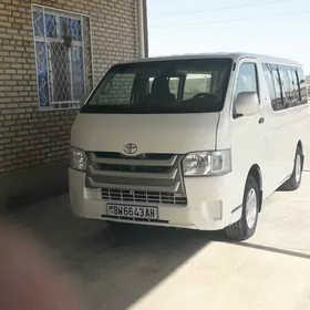 Toyota Hiace 2005