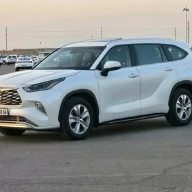 Toyota Highlander 2021