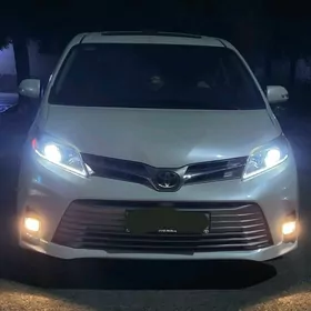 Toyota Sienna 2018