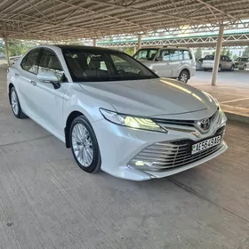 Toyota Camry 2019