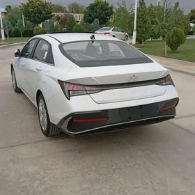 Hyundai Elantra GT 2025