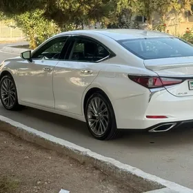 Lexus ES 350 2019