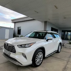 Toyota Highlander 2021