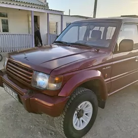 Mitsubishi Pajero 1992