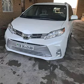 Toyota Sienna 2019