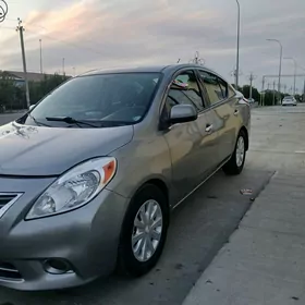 Nissan Versa 2012