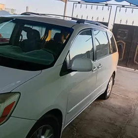 Toyota Sienna 2004