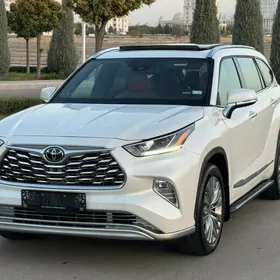 Toyota Highlander 2021