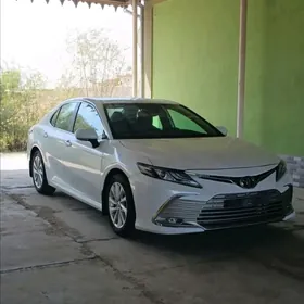 Toyota Camry 2021